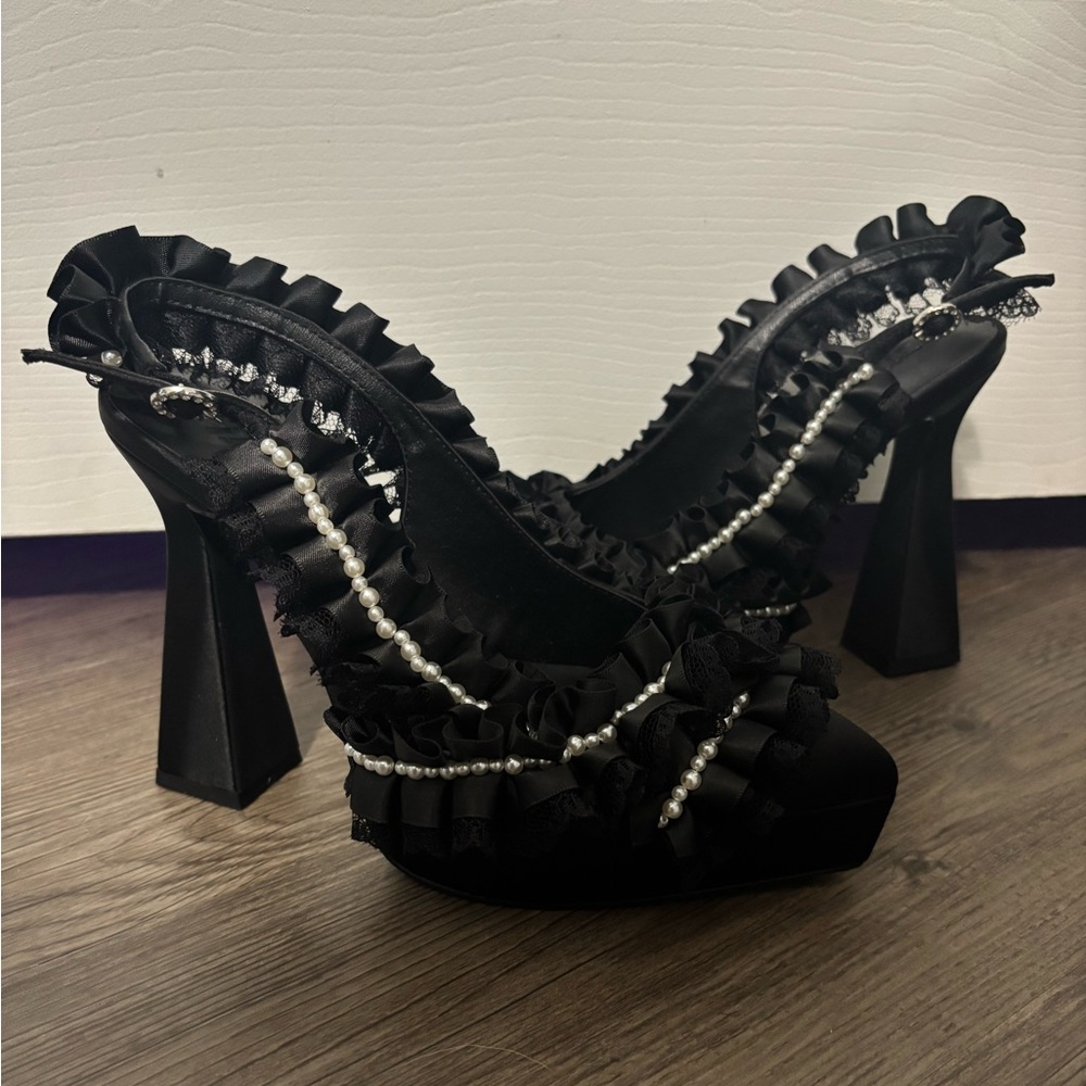 NWOB Dolls Kill / Sugar Thrillz New Romantic Sling Back Heels